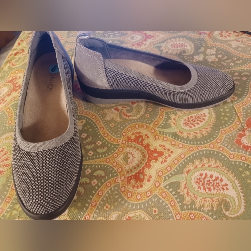 Vionic 6 Women's Gray Slip-On Low Heels Flats Shoes